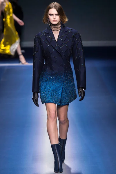 Look 50